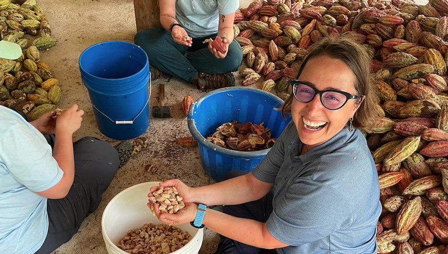 Denita holding cacao